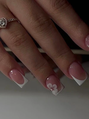 Franska press-on naglar med blomma - Finns i medium och kort längd skriv önskemål, och storlek!💖