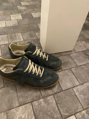 Masion margelas - Säljer nu mina masion margelas som jag köpte här på Plick för typ 4500 5-6 månader sedan var inte rädd att skriva om fler bilder eller om kvitto eller bara andra frågor box samt dustbag med följer 