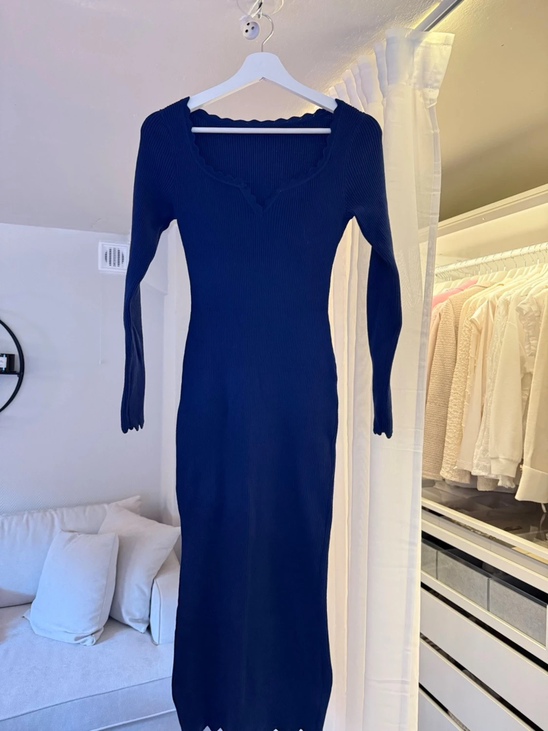 Marinblå ribbad långklänning