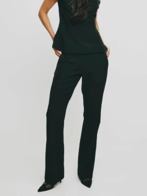 Kostymbyxor  - Lågmidjade kostymbyxor från bikbok! Pris kan diktuteras