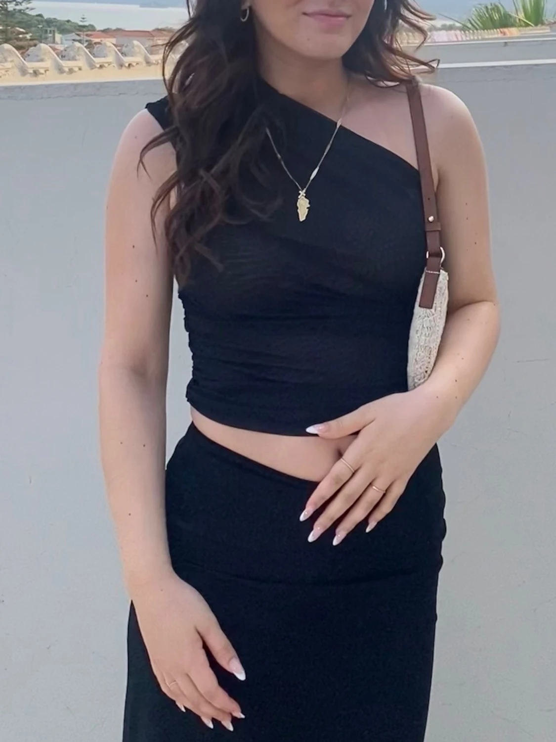 Svart oneshoulder topp i mesh - 1