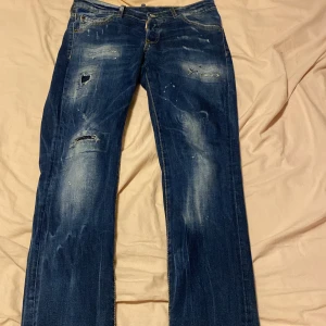 Dsquared2 jeans - Dsquared2 jeans i fint skick säljer för de inte kommer till andvänding