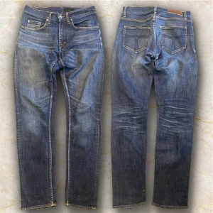 Tiger of sweden jeans - Feta tiger of sweden i storlek W28 L32. Passar om du är W29 också. Det är ett hål i grenen. Bara att skriva om du undrar om nåt dvs bild eller mått då