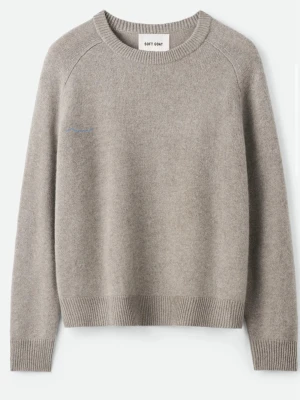 Soft goat tröja - Beige soft goat tröja! Ljuset är lite dåligt så den ser lite mörkare ut på min bild än vad den egentligen är. Storlek xs men passar mig som brukar ha s/m i tröjor🧡