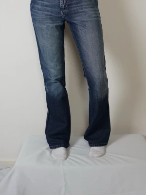 Crocker Dam Jeans Blå - Jättefina Blå Jeans från Crocker. Strl W29, L32 - Midjemått 76cm - Innerbenslängd 82 - Modell: Bronson 