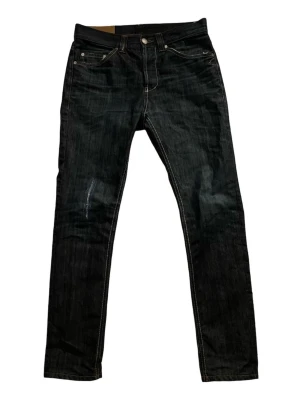 Dondup jeans - Riktigt feta dondups i fint skick! De är i storlek 31 och slim fit. Nypriset är cirka 2200 kronor! Hör av dig vid frågor, Sbstyle:)