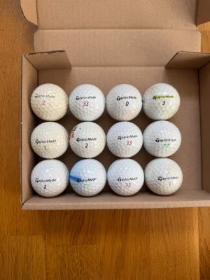 TaylorMade mix 12-pack golfbollar B/C-klass - TaylorMade mix 12-pack golfbollar B/C-klass
