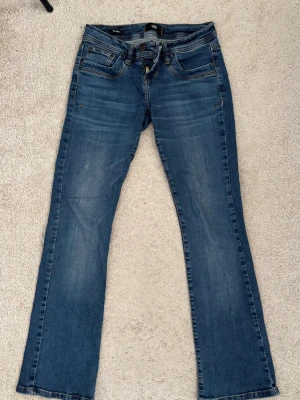 LTB jeans valerie - Så så fina jeans från LTB💘 Storlek 25x30 i modellen valerie. Väldigt bra skick!