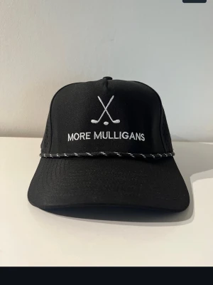 Svart keps More Mulligans golf - Helt nya. Har 4 svarta. 1 för 199:- två för 380:- 