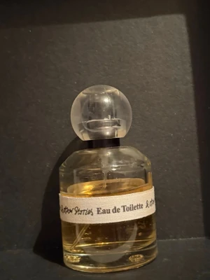 & Other Stories Eau de Toilette 50 ml - Doften Perle de Coco. Ca 70% kvar. Kommer ej till användning men har stått mörkt och svalt förvarat