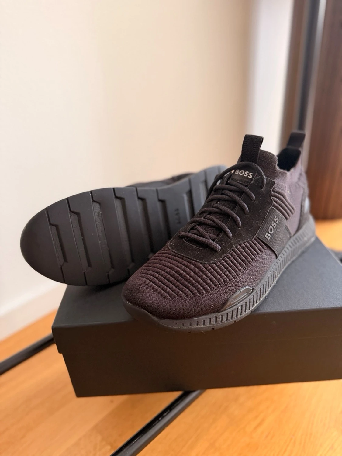 Svarta sneakers från BOSS - 1