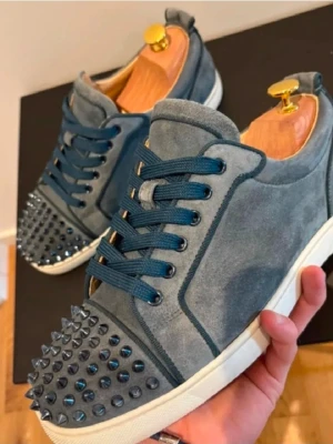 Louboutin skor - Stl 42, nästan nya, skriv vid frågor🤗