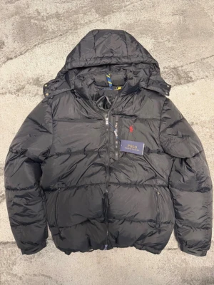 Polo Ralph Lauren Black Hooded Puffer Jacket New With Tags - Skickas samma dag📦🚚                                          Priset kan diskuteras vid snabb affär💯🔥