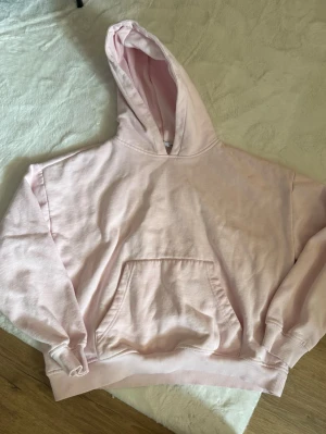 Ljusrosa hoodie - Stl m , bra skick , från lager157