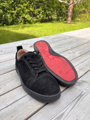 Christian Louboutin  - Säljer mina loubs pågrund av att jag ej använder dom längre, hyfsat fräscha har ej använt så mycket.  storlek 42, hör av dig om du är intresserad, pris är diskuterbart