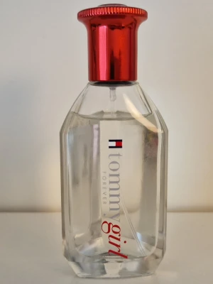 Tommy Hilfiger - Tommy Girl Forever EdT 50ml - Köpt på Zalando för en vecka sedan. Fräsch blommig doft.
