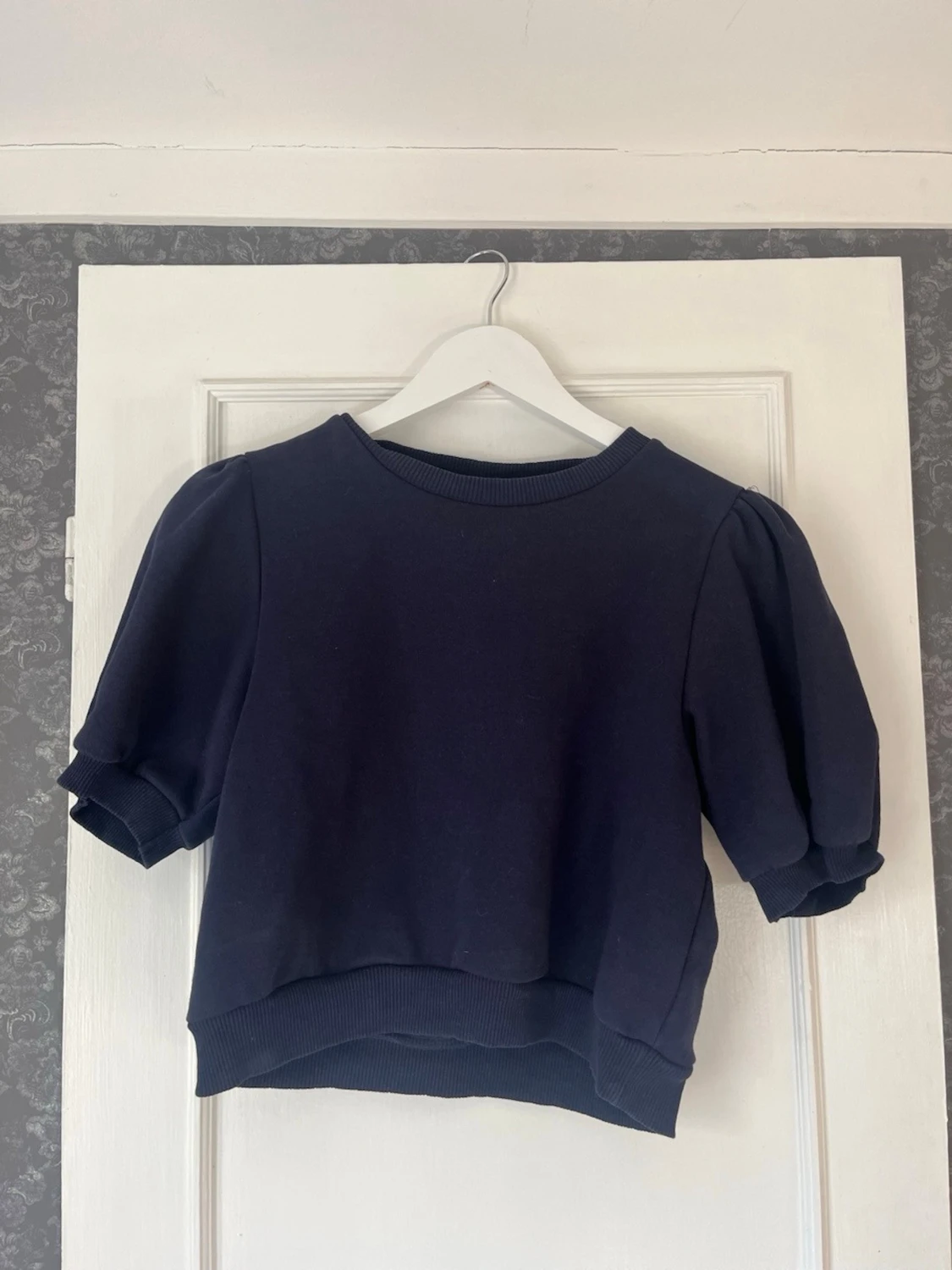 Marinblå topp från Gina Tricot