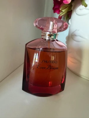 Shiseido Ever Bloom Ginza Flower - 50ml från början 