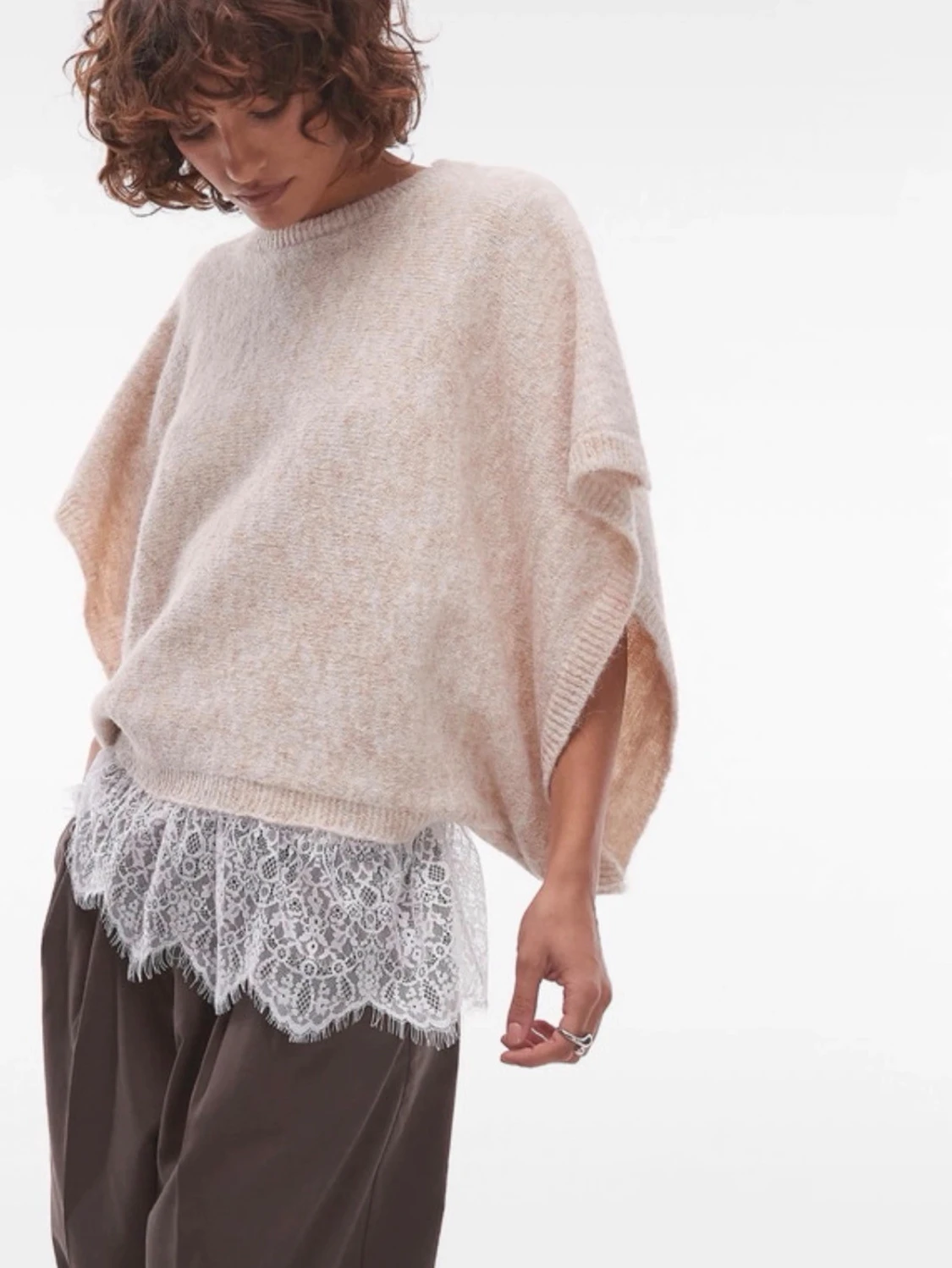 Beige poncho med spetsdetalj ASOS  - 1