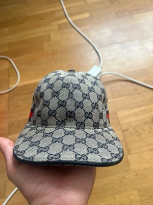 Gucci keps med GG-mönster - Äkta gucci keps helt ny priset på denna produkt kan diskuteras