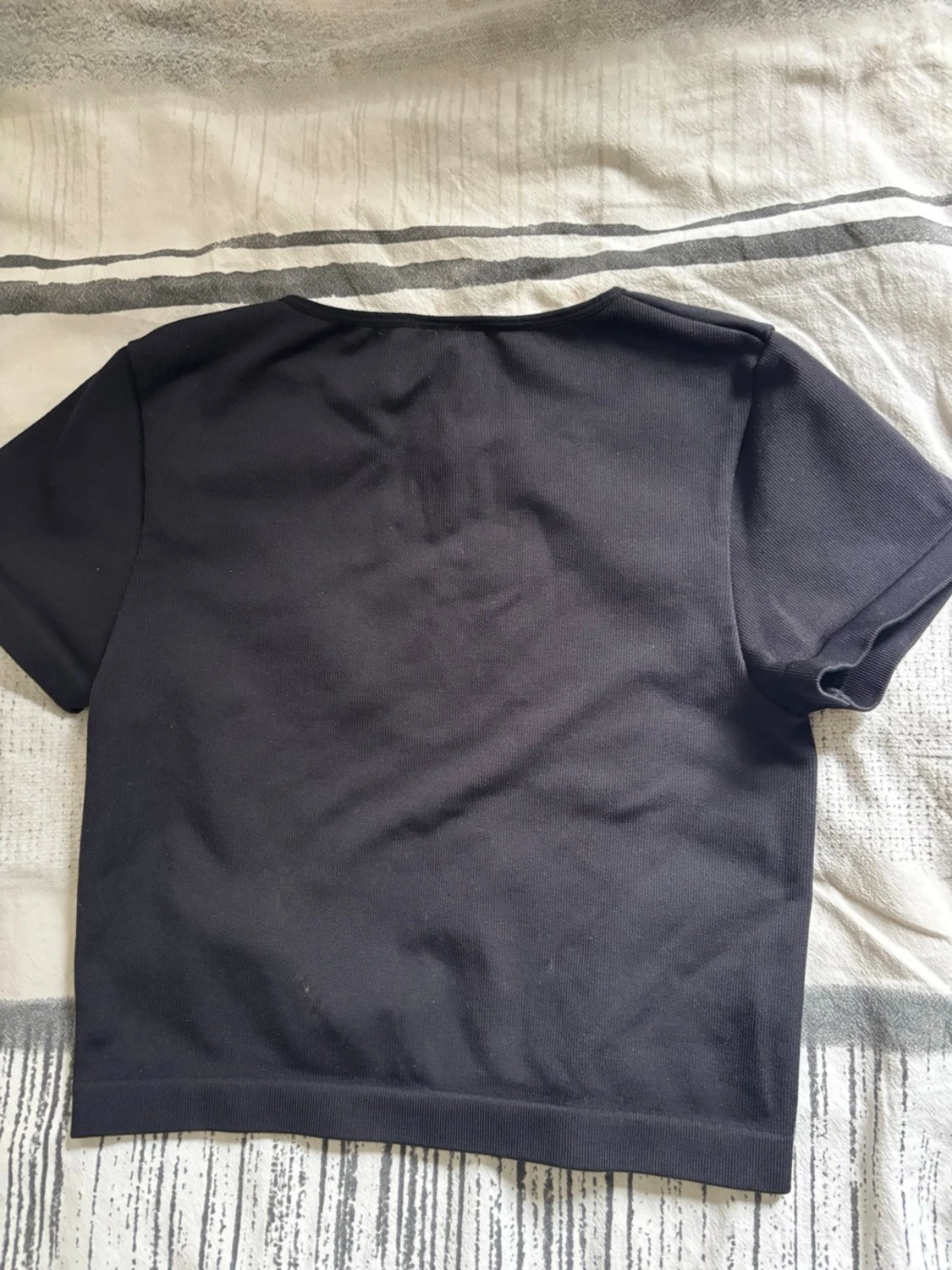 Svart croppad topp från H&M - 2