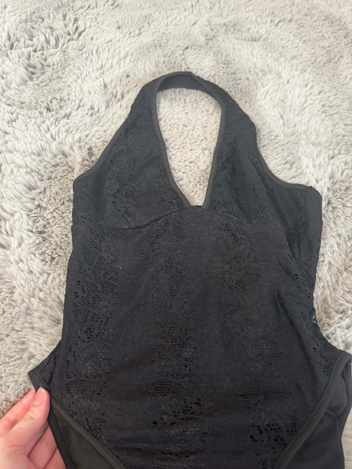 Svart halterneck body med spetsdetaljer - 1