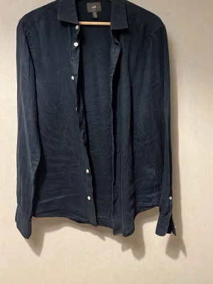 Linneskjorta  -  Linne skjorta från H&M. Fint skick 