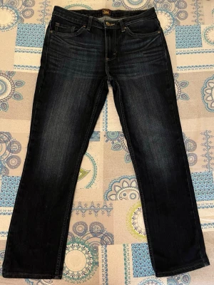  Lee Jeans  - Säljer helt nya oanvända Lee jeans. Har ett jätte bra skick och är i storlek W30/31.                                                         Hör av dig om du är intresserad!