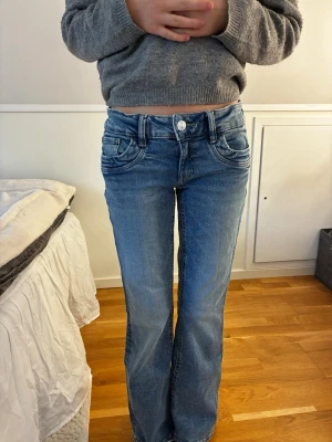 Lågmidjade jeans - Jeans från Gina 