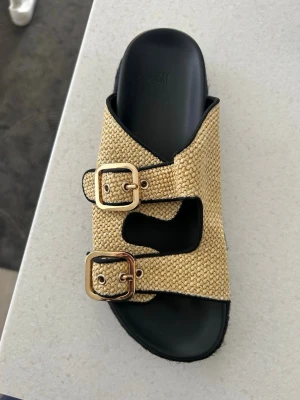 Tofflor  - Snygga strand tofflor 