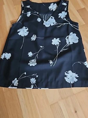 Linne/top v ringat  - Nyskick. 