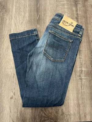 Jacob choen Dam Jeans, W28 - Säljer ett par Jacob choen Dam jeans| Storlek:W28| Skick:8/10| Pris:399| Vid frågor och funderingar är de bara och höra av sig ‼️