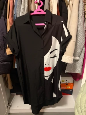 Två färgstarka sommarklänningar med tryck - Från shein helt nya 