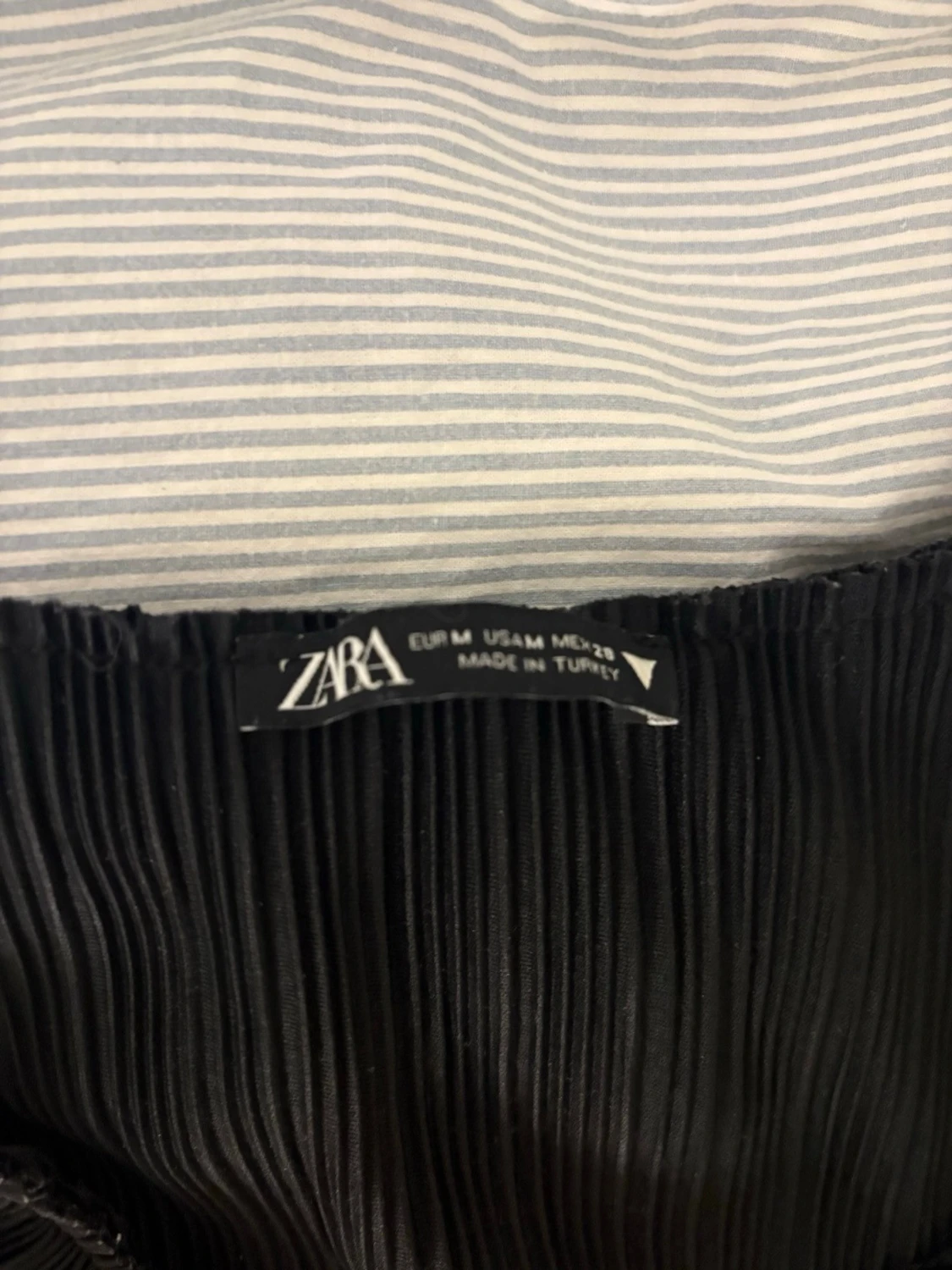 Svart plisserad topp från Zara - 1