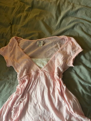 Jättefin ljusrosa babydoll topp - Aldrig använd, fin att ha nu till våren och sommaren🌸