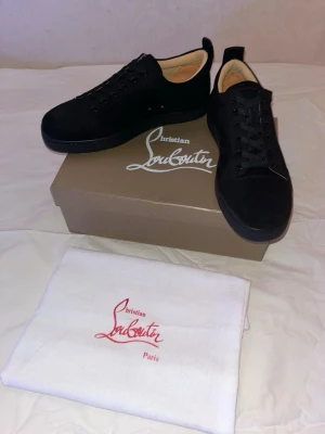  Christian louboutin black - Christian louboutin black helt nya och oanvända. Storlek 43