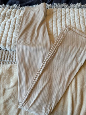 Beige Wide-Leg Pants – Size XS – Chic & Comfortable - ✨ Elegant wide-leg design – Flowy and stylish fit that creates a modern, flattering silhouette. 🤍 Neutral beige color – Easy to match with almost anything in your wardrobe. 🛍️ Size XS – True to size with a comfortable and relaxed fit. 👗 Versatile styling – Perfect with crop tops, blouses, sweaters, or blazers for both casual and dressed-up looks. ⚡ Open to offers – Ready for a quick sale and fast shipping!  💬 Questions or want more photos? Just send a message – I reply quickly!