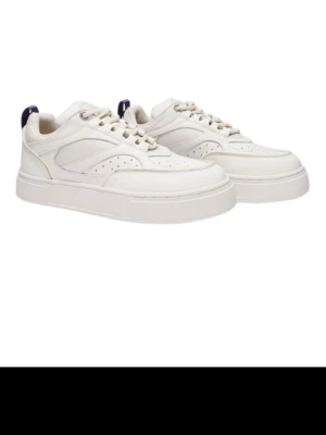 Vita sneakers från Eytys - Säljer mina vita eytys i modell Sidney! Använda två somrar och har några märken men annars sparsamt använda