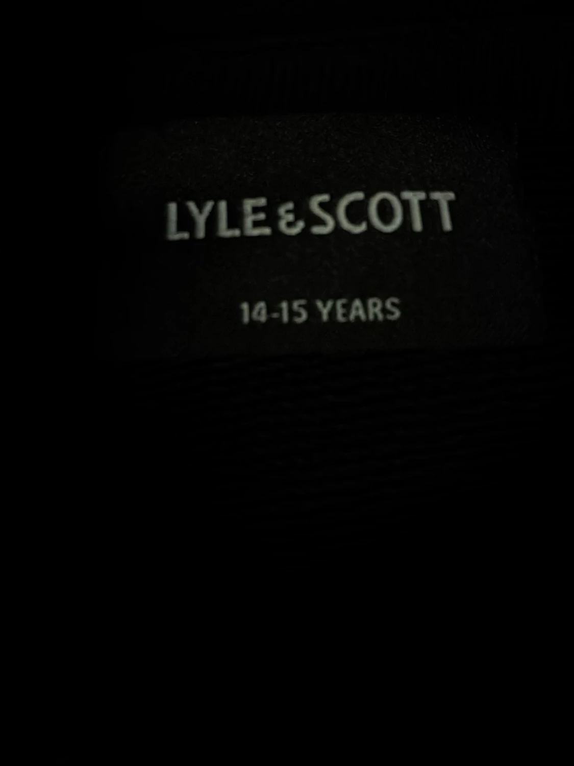 Svart sweatshirt från Lyle & Scott - 1