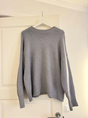 Blå stickad tröja från Zara - Används inte