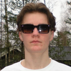 Solglasögon (Straps Of Sweden) - Helt nya solglasögon från Straps of Sweden.  Tidigare pris: 490 kr. Säljs nu till ett bättre pris då vi rensar ut samples/modeller.  • Helt nya • Stilren design • Passar de flesta ansiktsformer • Begränsat antal  Snabb leverans.  Kolla gärna vår Instagram: @strapsofsweden 