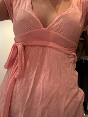 Jättesöt rosa 2000s vibe topp - Jättefin rosa knyttopp, man kan knyta både fram och bak💞