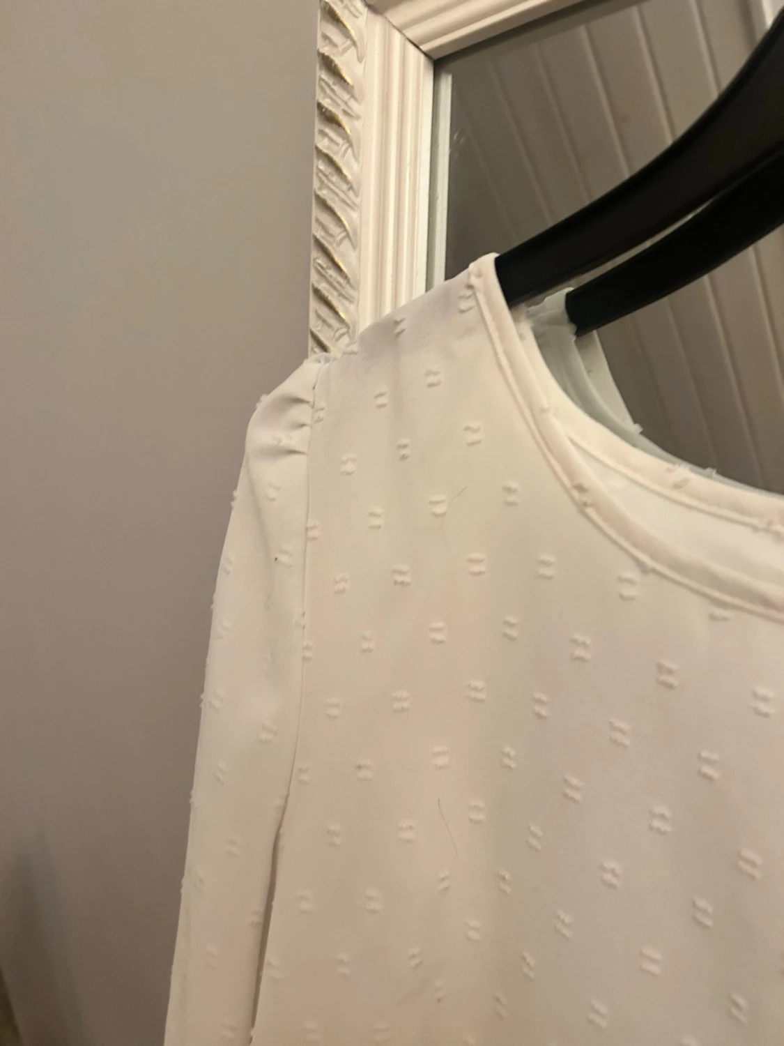 Vit blus med strukturmönster - 1