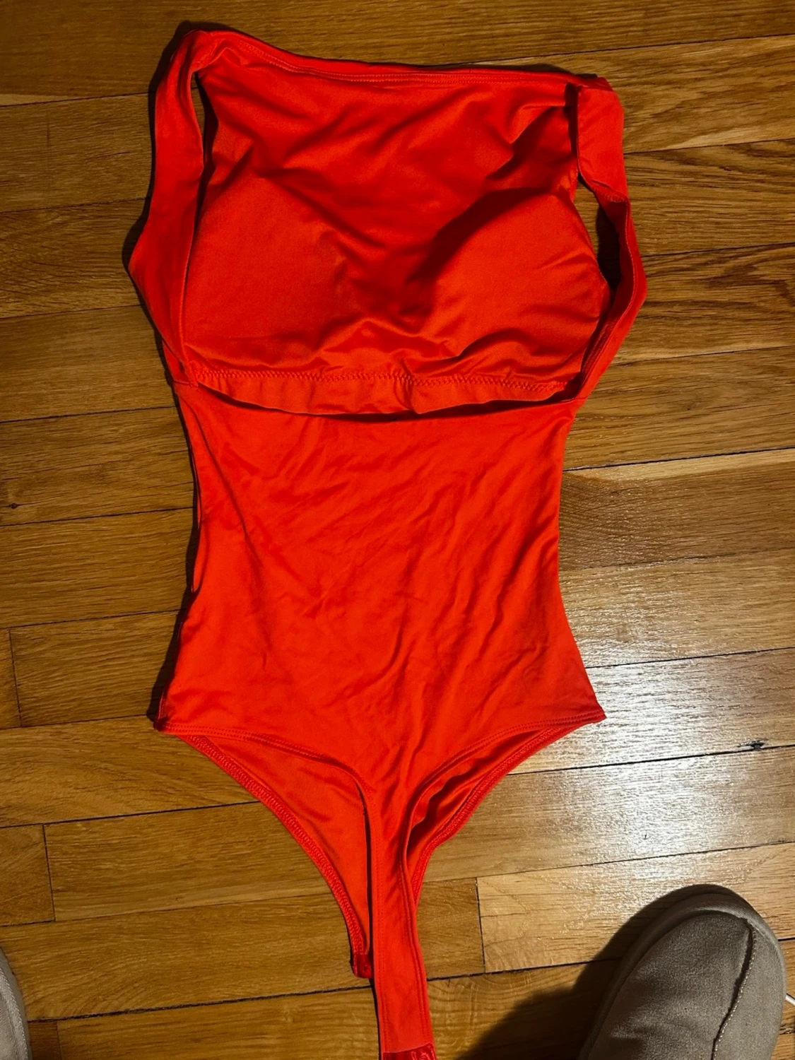 Röd ärmlös topp i stretchtyg - 1