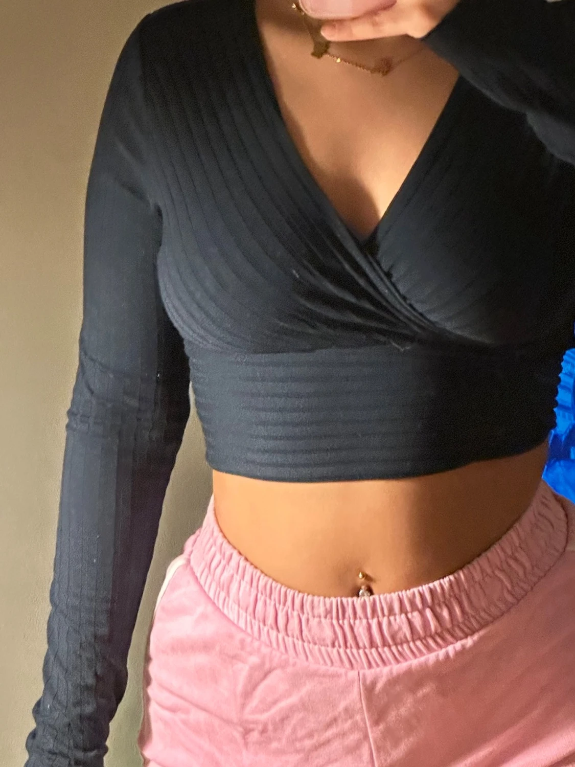 Svart omlott croppad topp