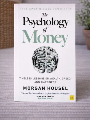 The Psychology of Money (Normal size – not pocket) - Skick: Helt ny bok. Omslag: Pappercover. Storlek: standard (inte pocket). Förpackning: I sitt originala plastomslag. Från: Home Books – Stockholm. Snabb leverans inom Sverige. 