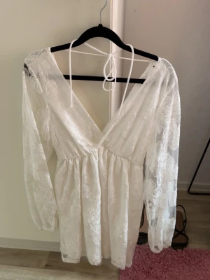 Ginatricot klänning - Superfin Ginatricot klänning i storlek S. Endast använd 1 gång. Inga slitage eller så, pris kan sänkas vid snabb affär💕