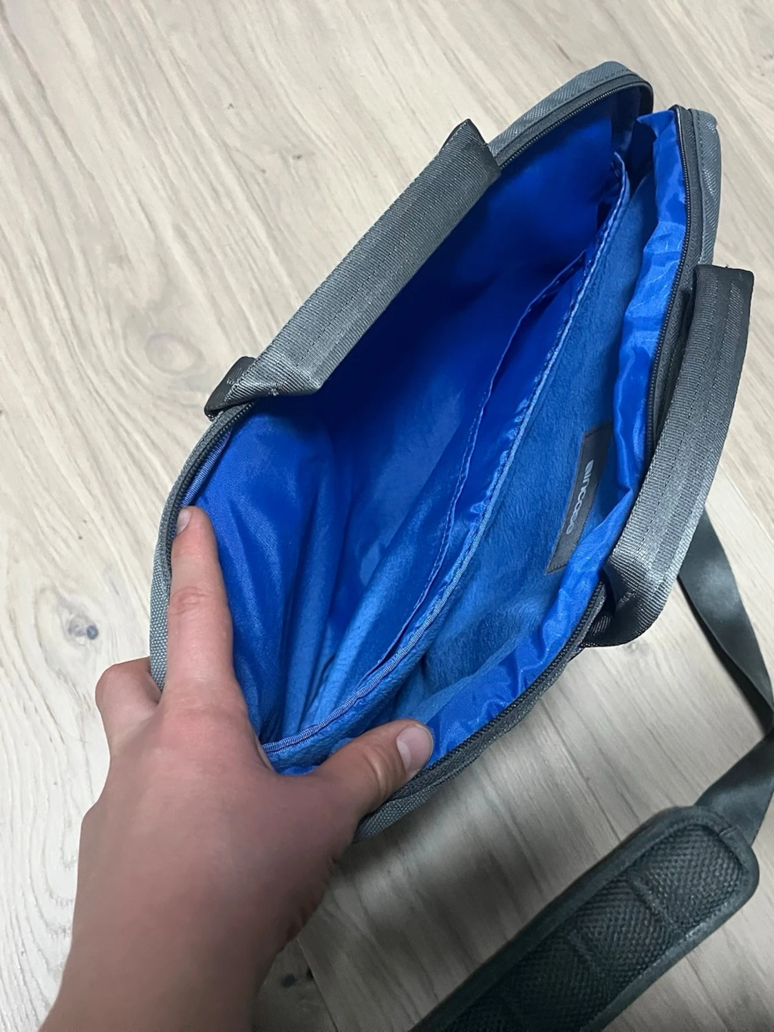 Mörkgrå datorväska med axelrem - 2