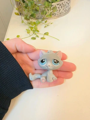 littlest pet shop - Littlest pet shop rare, katt, authentisk   Finns fler i min profil för bundle, följ gärna för att se fler jag lägger ut.