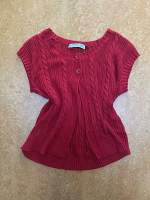 Y2K topp - Sååå fin thriftad topp som tyvärr inte kommit till användning. Super fin som en extra touch till outfiten och perfekt att bära i laget med andra kläder eller bara i sin enkelhet. 🌷